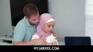 أخت عربية تعطي اللسان سيئة
