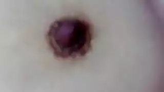 سماح الهايجه بتفرجنا على بزازها الجامده وكسها المتناك وهيا بتنزل السبعه ونص بشرمطه