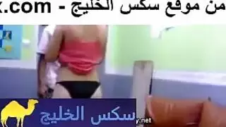 مدرس ينيك تلميذة امورة في الفصل و هي تتاوة من المتعة