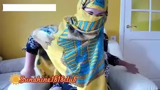 فتاة عربية محجبة كبيرة الثدي على كاميرا الويب مباشرة في أكتوبر