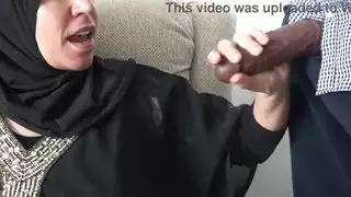 زوجة عربية مفلس تطلب قواد في لندن !!!