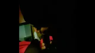 فتاة مسلمة محجبة تمتص الكفر الأسود ديك
