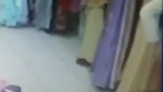 الكاميرا الخفية: تم القبض على امرأة ترتدي الحجاب في متجر
