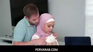 أخت عربية تعطي اللسان سيئة