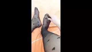 تدليك القدم في لباس ضيق