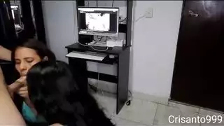 رؤية الاباحية على الكمبيوتر الشخصي واثنين من الأصدقاء يصلون ليطلبوا مني لصالح ومنحهم الحليب