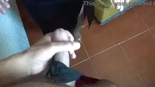 أمسك زوجتي البالغة من العمر عامًا بالاستمناء على سراويل داخلية قذرة !!!