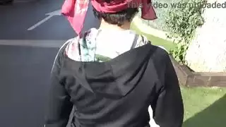 عاهرة الشارع التركية المشاغب تظهر بوسها المشعر للمنحرف القديم