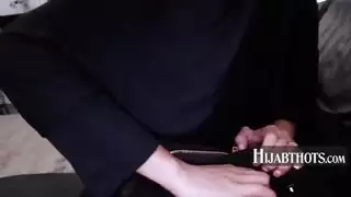 العربي تطعمني ثديها فيكتوريا يونيو ،