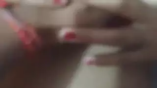 شعر بهابهي مع صدور كبيرة مفتوحة وخيال