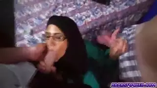 ثمين العربي تمزق الديك