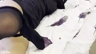 امرأة عربية تستريح بعد ممارسة الجنس