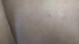 مطلقة ممحونة جابت لبن فوق زبي