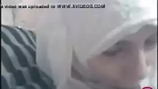 مراهقة عربية تمص جيد جدا