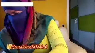 الشرق الأوسط الحجاب فتاة عربية مسلمة مع كبير الثدي على كام تسجيل نوفمبر