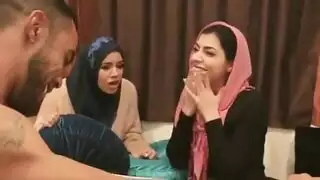 سكس جماعى عربي : محجبات يتنافسن على النيك