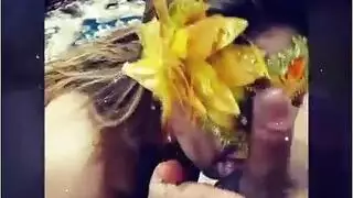 سكس خليجي جديد في بيت دعارة تمص زبه وترقص عشان تتناك