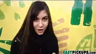 أنيا كري هي جلسة يوجا مريحة في منتصف يوم جميل.