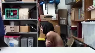 شرطي ينيك شرموطات بتهمة