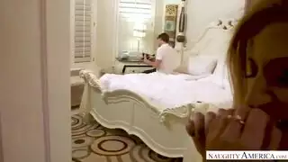 سكس ام وابنها ومشاهدة فيلم سكس امام التلفاز مع ابنها