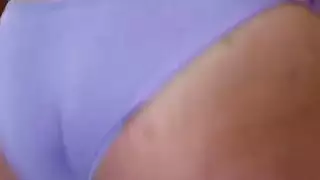 ترانزيستور في سراويل أرجوانية تنطلق