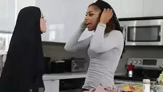أخ غير شقيق قرنية يأكل كس أخته العربية