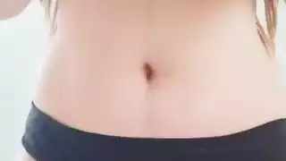 تدليك ساخن من ثدي رعاة البقر الكبير في البيكيني الأسود