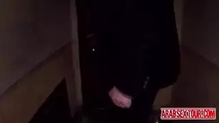 مدرب عربي يكسب الجنة من خلال ممارسة الجنس مع فراخ مشردة كس ضيق