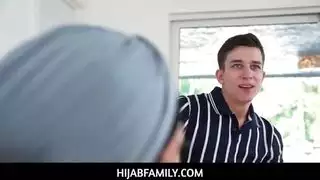 تتمتع بجسم رائع ومثالي مع مثل هذه الثدي اللطيفة والجمل! زميلتها في الغرفة باركر أمبروز ممزقة أيضًا!