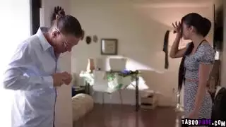 أي رجل لديه حق الوصول إلى بوسها ويحب أن يتركها