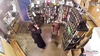 الينا انجل عاقبت الموظف من طيزه