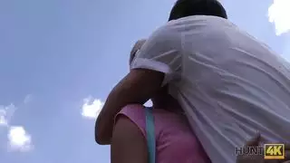 الكلبة الجميلة تقدم لك العديد من الفرص