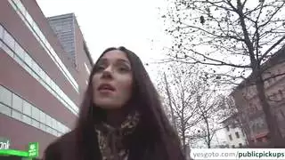 تكسب امرأة سمراء روسية جبهة تحرير مورو الإسلامية المال بسرعة من خلال منحها أكثر الحفلات الجنسية والشفوية متعة