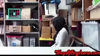 عرب في سن المراهقة ، مصرف المتسوق المصور والحصول على نائب الرئيس الوجه