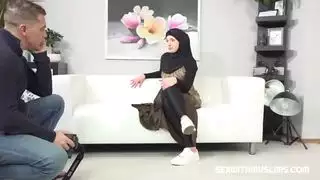 امرأة مسلمة تريد صورًا من مصور قرني