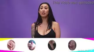 هذا الرجل الموهوب والمنحرف يفرك قضيبه الكبير بشكل جيد للغاية