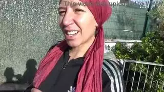 زوجة تركية تخون زوجها البريطاني مع الديك الأسود الكبير