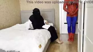 لقد أثارت إعجاب زوجة أبي التركية بقضيب الثابت