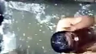 بنات يستحمو في الترعا