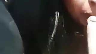شرموطة جزائرية ترضع الزب في المقعد الخلفي لسيارة