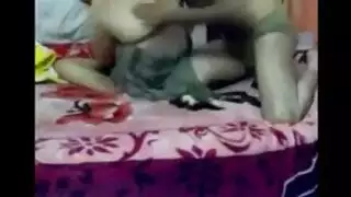 نيك عربي نار و متزوج يخون زوجته ويدعك عشيقته نيك و تحرش و ويصورها في شقته