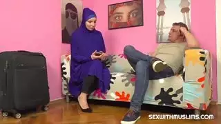 فاتنة حلوة في الحجاب تستخدم لممارسة الجنس