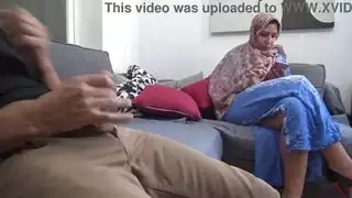 الجبهة المصرية العربية تتجاهل الرجل المنحرف الذي يظهر قضيبه الكبير لها