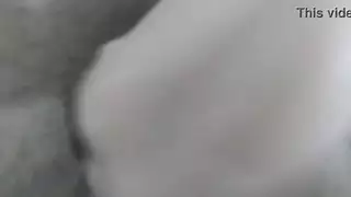 الفاسقة العربية المسلمة في الحجاب التي تتدفق كس هارد على كاميرا الويب