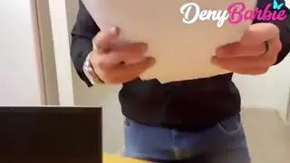 السكرتارية المليئة بالقرنية انتهى بها الأمر إلى إعطاء الحمار إلى الرئيس
