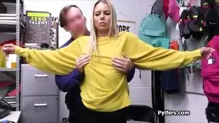 محاولة سرقة ديك رومي في بطن مزيف