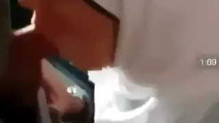 محجبة خبرة في رضاعة زب مختون بدون ماتستعمل ايدها